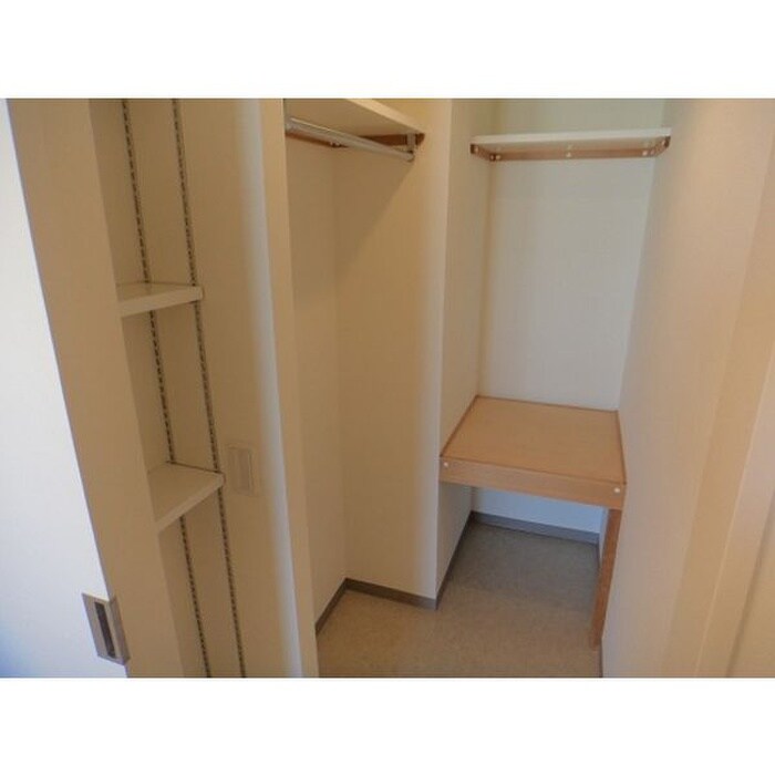 物件内観写真10　(収納)