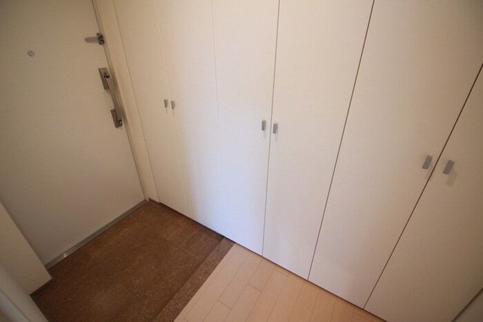 物件内観写真16　(玄関)