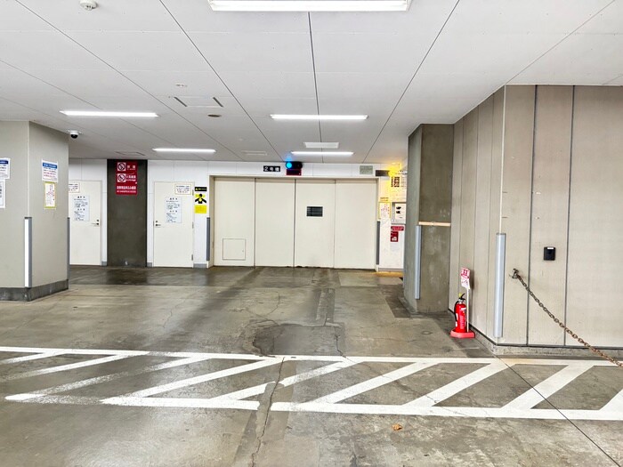 物件外観写真2　(駐車場)