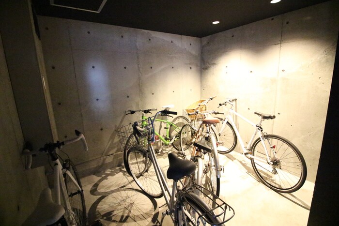 物件外観写真3　(駐輪場)