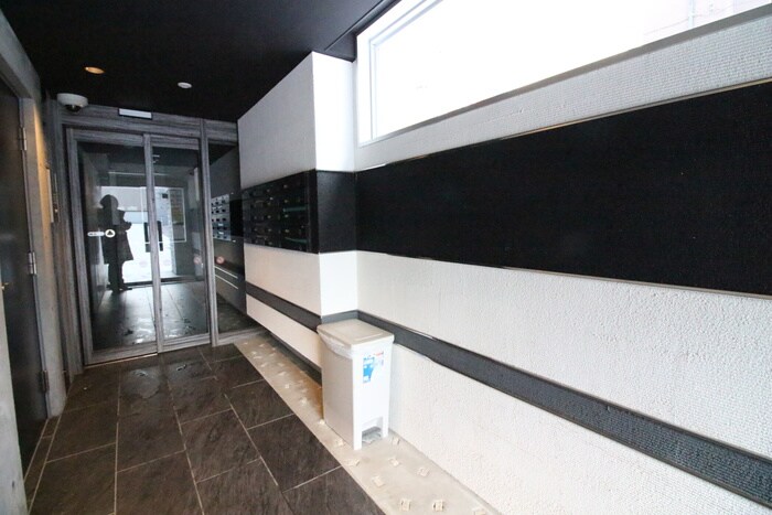 物件外観写真4　(エントランス部分)