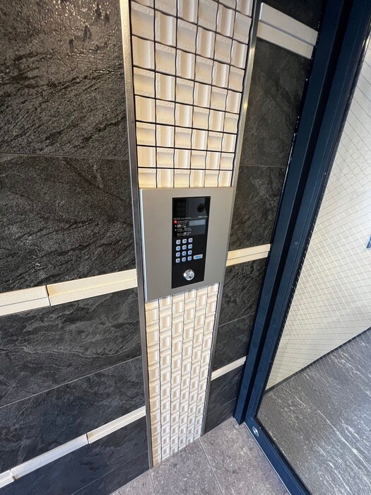 物件外観写真4　(エントランス部分)