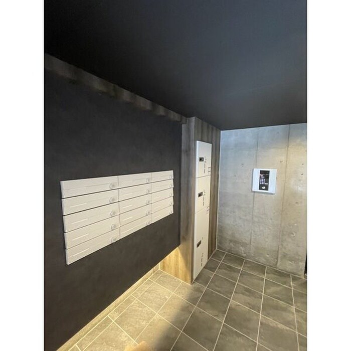 物件外観写真3　(エントランス部分)