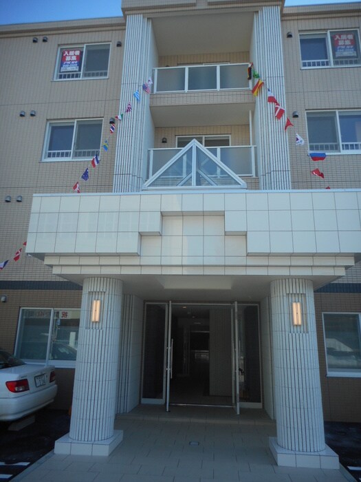 物件外観写真4　(エントランス部分)