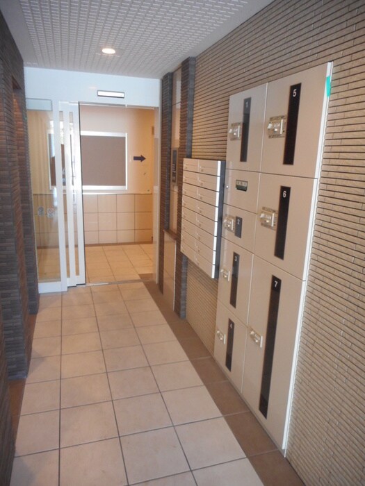 物件外観写真5　(エントランス部分)