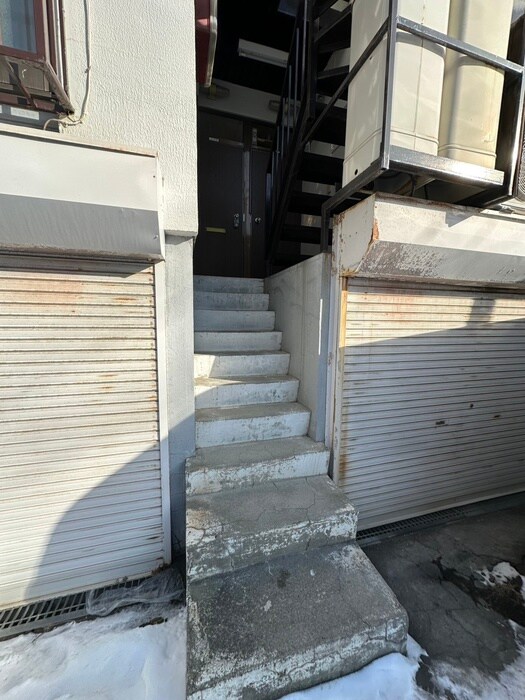 物件外観写真4　(エントランス部分)
