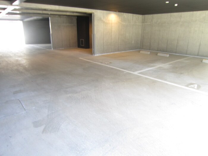 物件外観写真3　(駐車場)