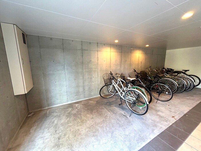 物件外観写真3　(駐輪場)