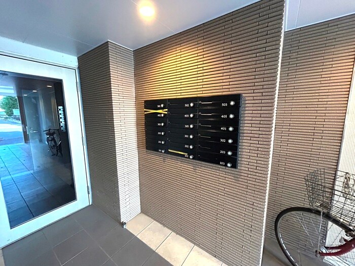 物件外観写真4　(エントランス部分)