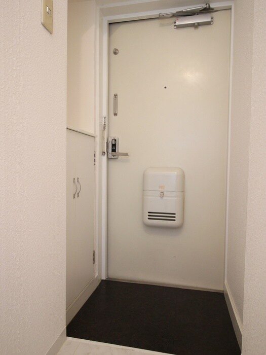 物件内観写真16　(玄関)