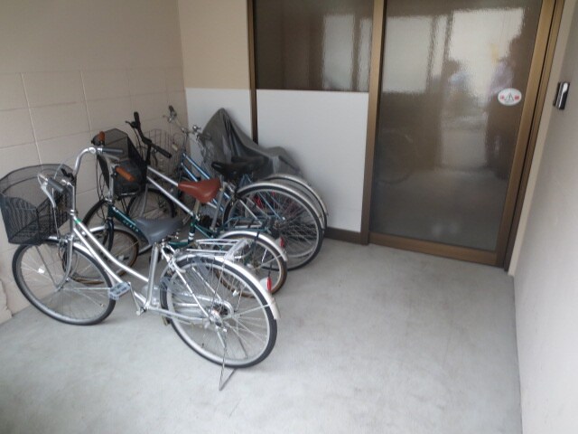 物件外観写真6　(駐輪場)