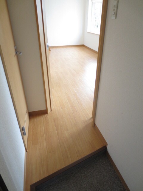 物件内観写真12　(玄関)