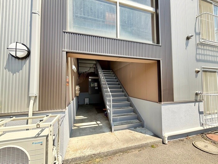 物件外観写真3　(エントランス部分)