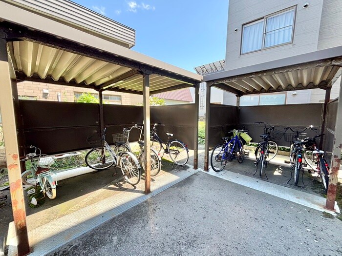 物件外観写真5　(駐輪場)