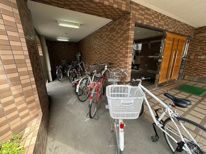 物件外観写真5　(駐輪場)
