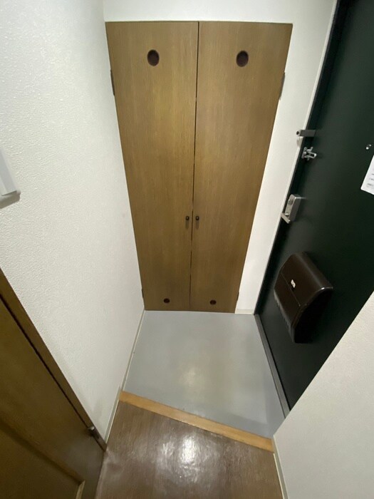 物件内観写真16　(玄関)