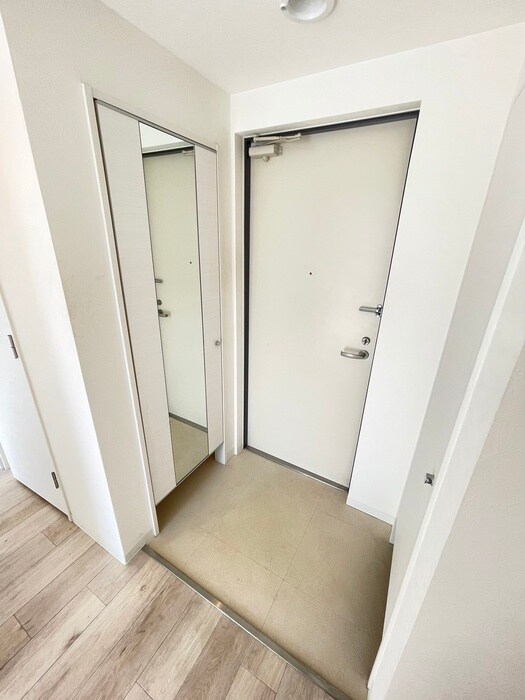 物件内観写真16　(玄関)