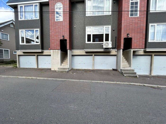 物件外観写真4　(駐車場)