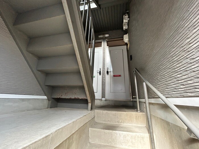 物件外観写真5　(エントランス部分)