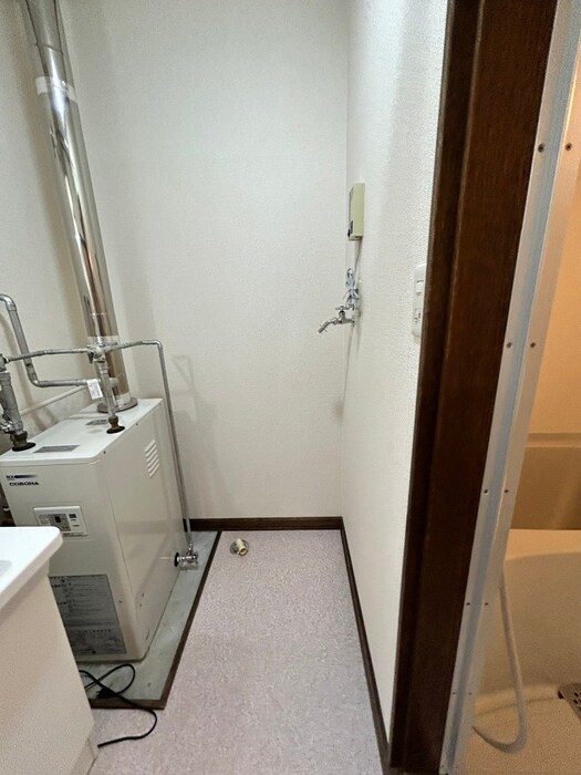 物件内観写真16　(洗濯機置場)