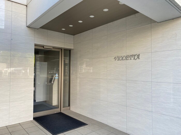 物件外観写真3　(エントランス部分)