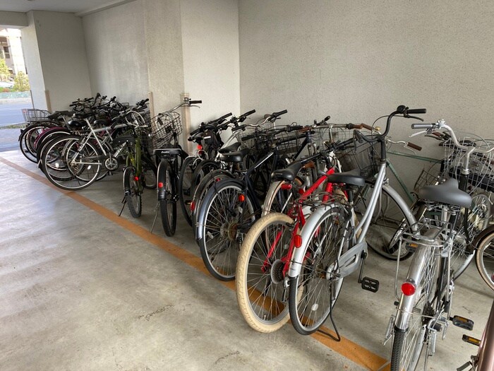 物件外観写真5　(駐輪場)