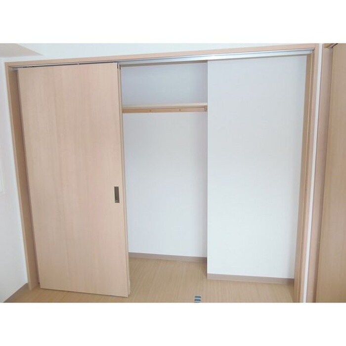 物件内観写真12　(収納)