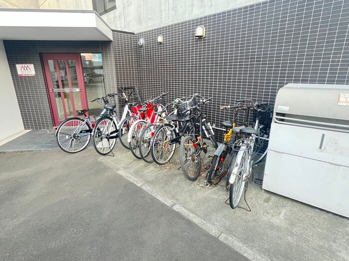 物件外観写真4　(駐輪場)