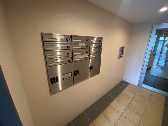 物件外観写真4　(エントランス部分)