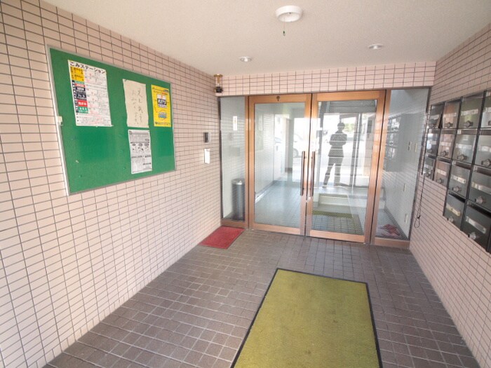 物件外観写真3　(エントランス部分)