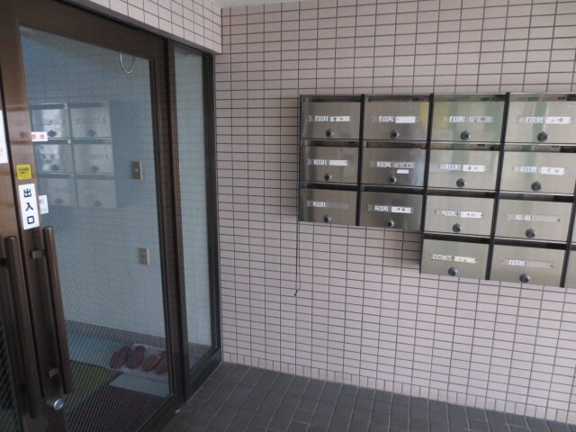 物件外観写真5　(エントランス部分)