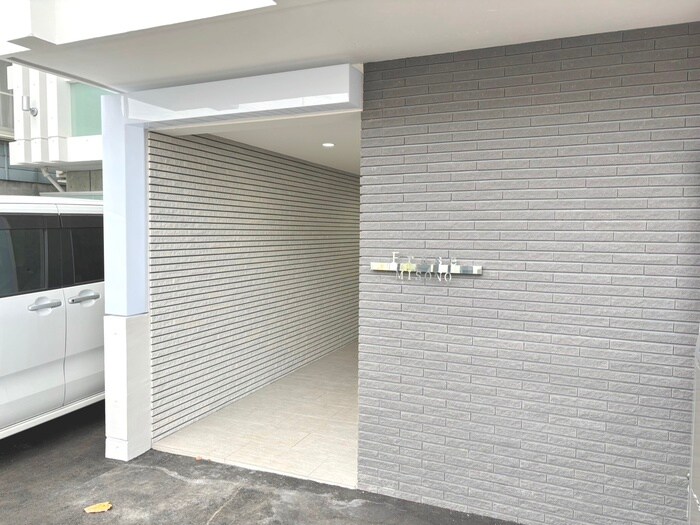 物件外観写真2　(エントランス部分)