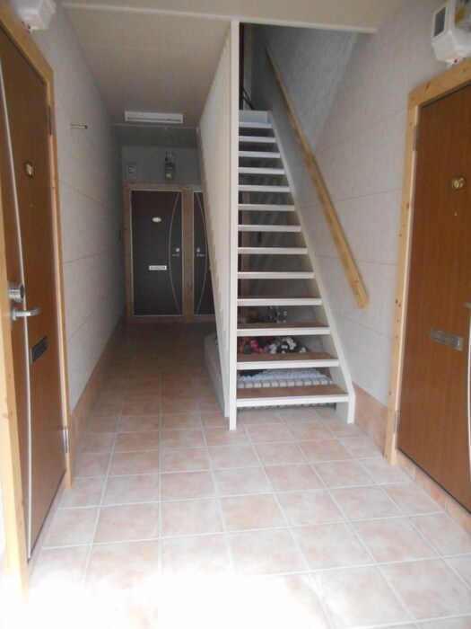 物件外観写真4　(エントランス部分)