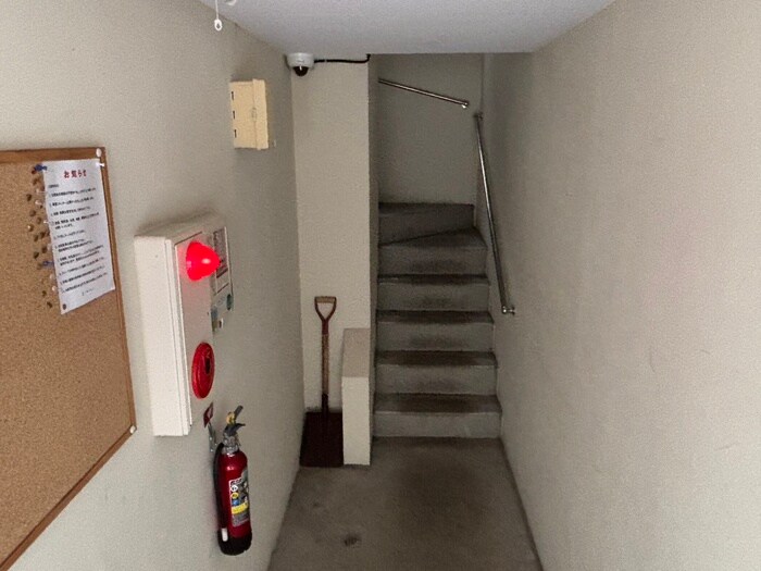 物件外観写真4　(エントランス部分)