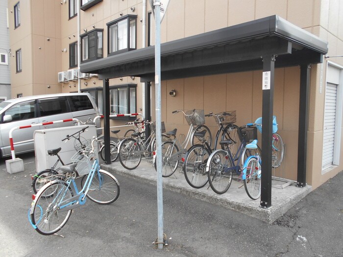 物件外観写真2　(駐輪場)