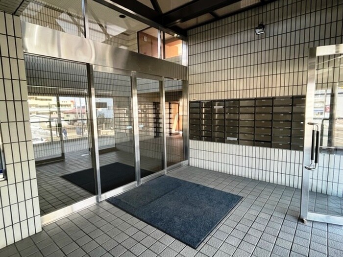 物件外観写真3　(エントランス部分)