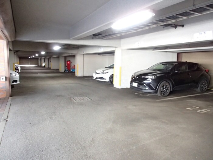 物件外観写真6　(駐車場)