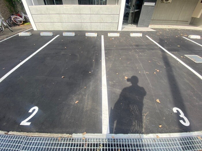 物件外観写真3　(駐車場)