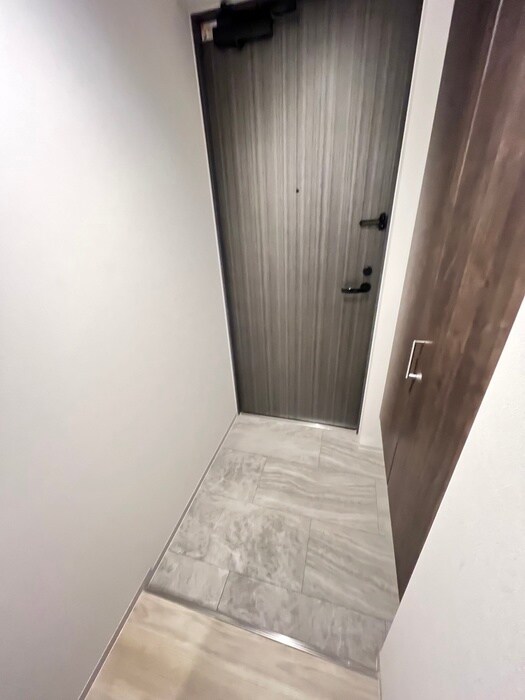 物件内観写真16　(玄関)