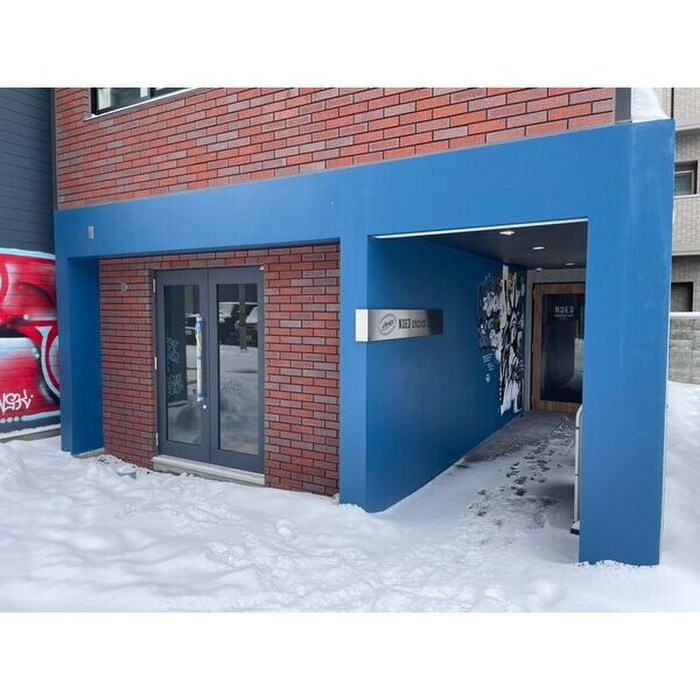 物件外観写真2　(エントランス部分)