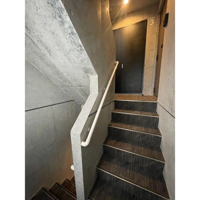 物件外観写真6　(エントランス部分)