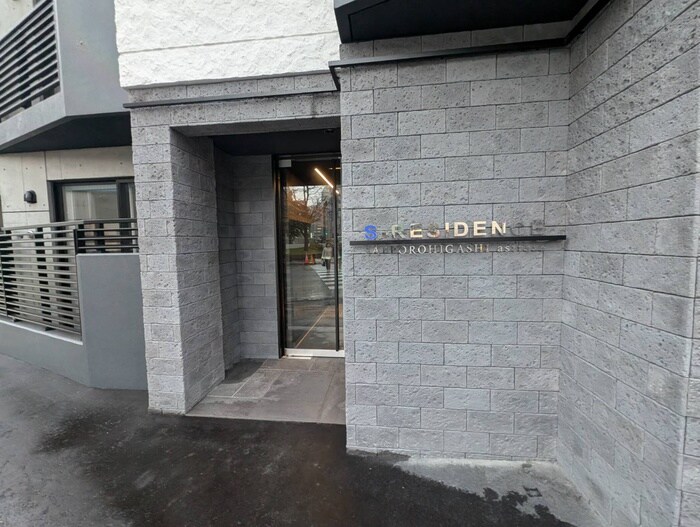 物件外観写真2　(エントランス部分)