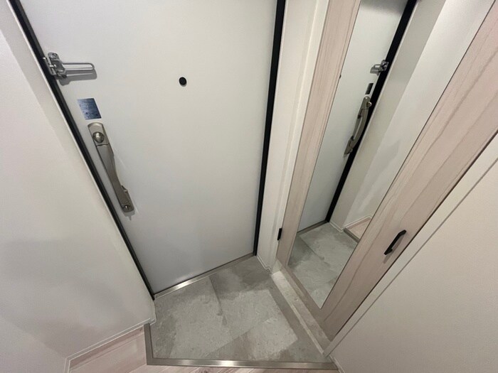 物件内観写真16　(玄関)