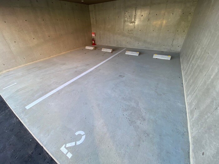 物件外観写真4　(駐車場)