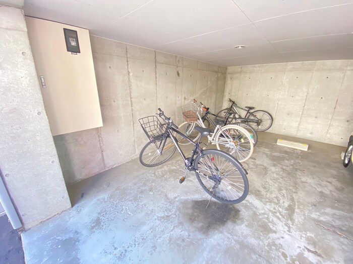 物件外観写真3　(駐輪場)