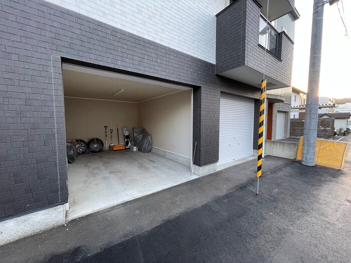 物件外観写真5　(駐車場)