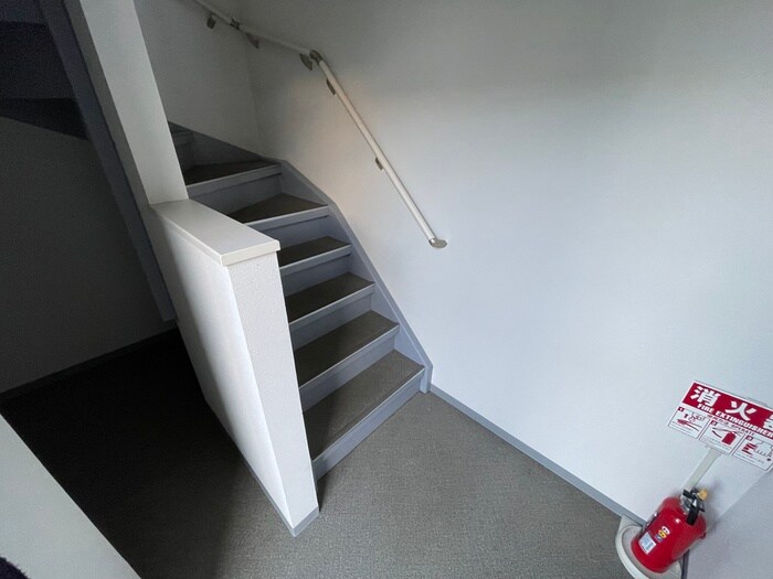 物件外観写真6　(エントランス部分)