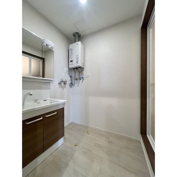 物件内観写真15　(洗濯機置場)