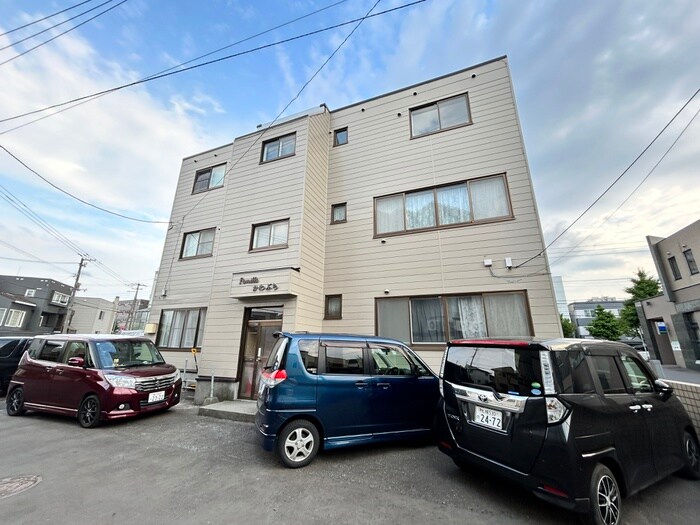 ファミ－ルかわぶちの外観写真