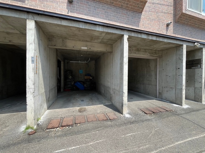 物件外観写真5　(駐車場)